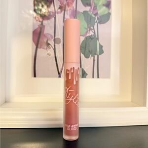 Kylie Jenner Cosmetics Lip Gloss in Cupcake High Gloss